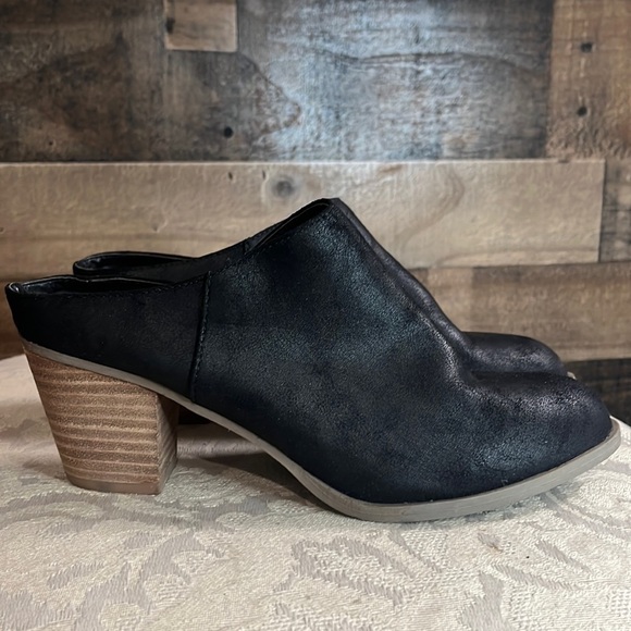 Report Shoes - Report Black Mules Leather Womens size 6.5